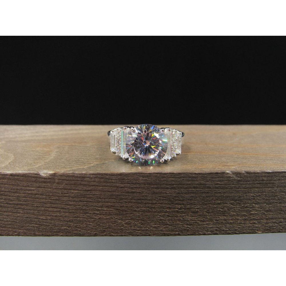 Size 8 Sterling Silver Gorgeous Clear Cubic Zirconia Band Ring Vintage Statement
